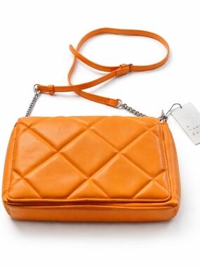 FALL BAG SALE 💥 NWT Quilted Orange Crossbody Bag. Adjustable Strap.